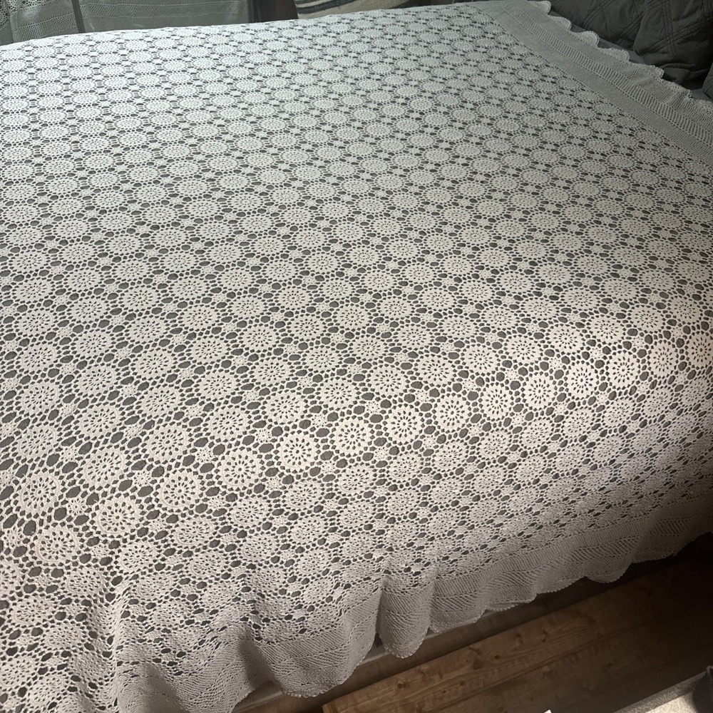 Vintage Hand-Crocheted Cotton Bedspread / Throw – Neutral Cream 85 In x 98 In.